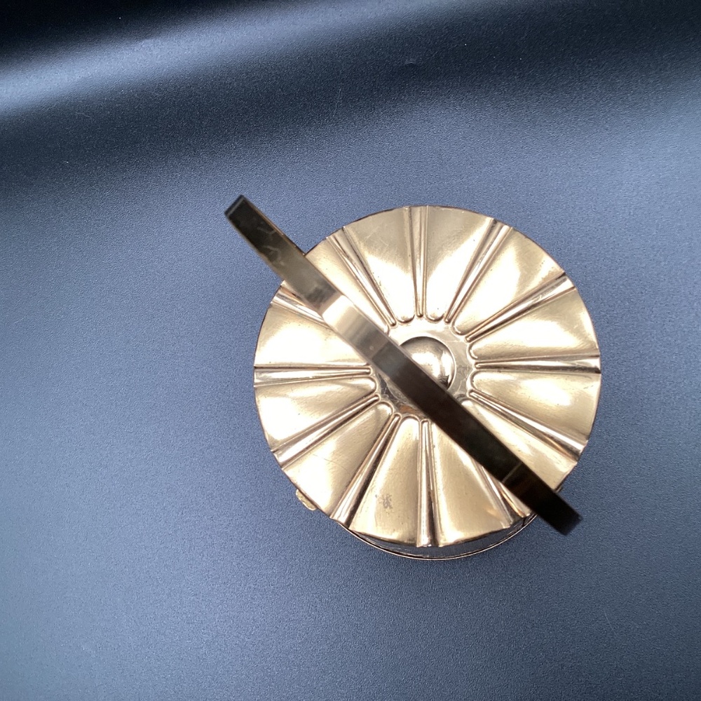 Vtg 1950’s Majestic Hard Purse Mirror Lid Lantern Handbag Gold Mesh minordamage - Picture 6 of 11